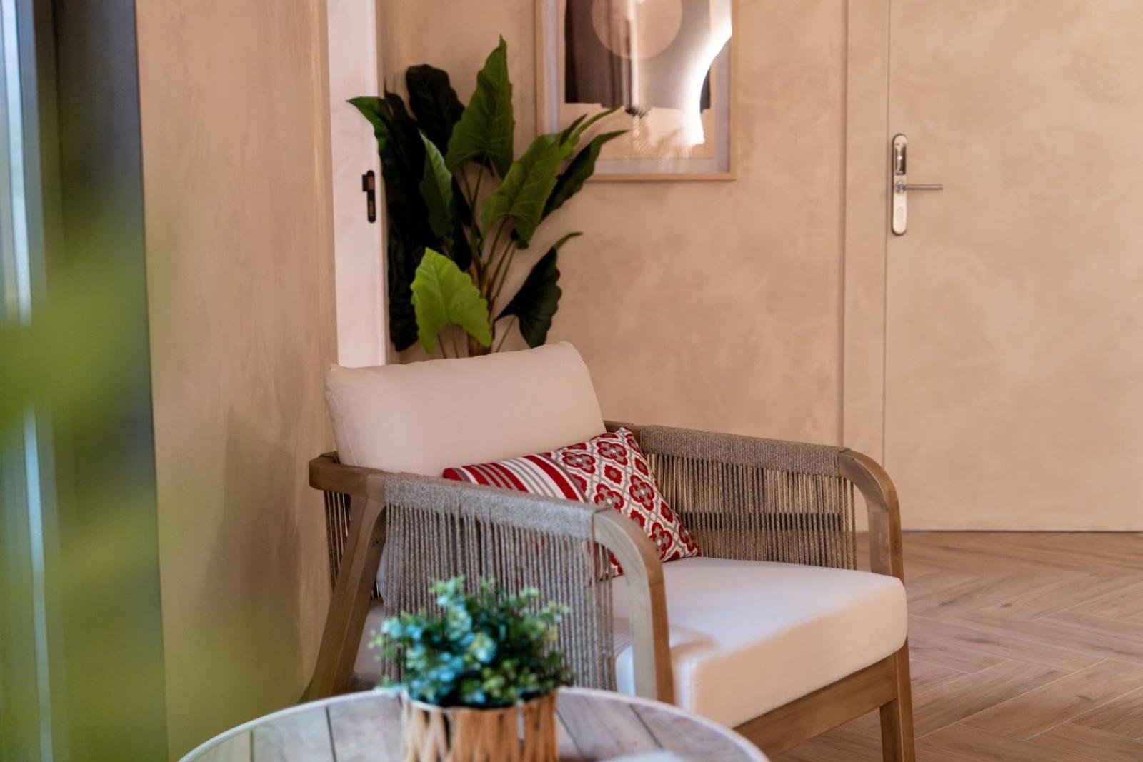 Hotel Amiras Homes Collection