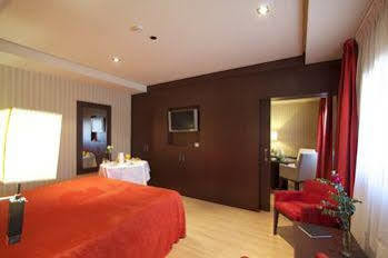 Ma Nazaries Business And Hotel