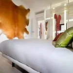 Art Chapiz Apartments