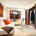 Art Chapiz Apartments