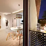 Art Chapiz Apartments