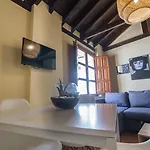 Apartamentos Nahira Suites 3000
