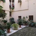 4 Balconies House, Central And Near The Alhambra