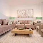 Genteel Home Capiteles