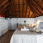 Tuguest Santa Ana Apartment
