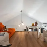 Tuguest Santa Ana Apartment