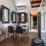 Tuguest Santa Ana Apartment