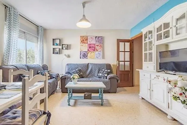 Apartamento tranquilo y preparado con normas actuales para 6 personas