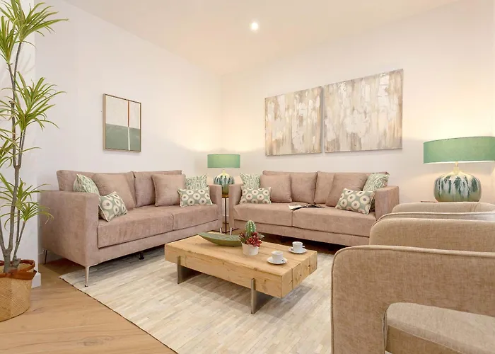 Genteel Home Capiteles