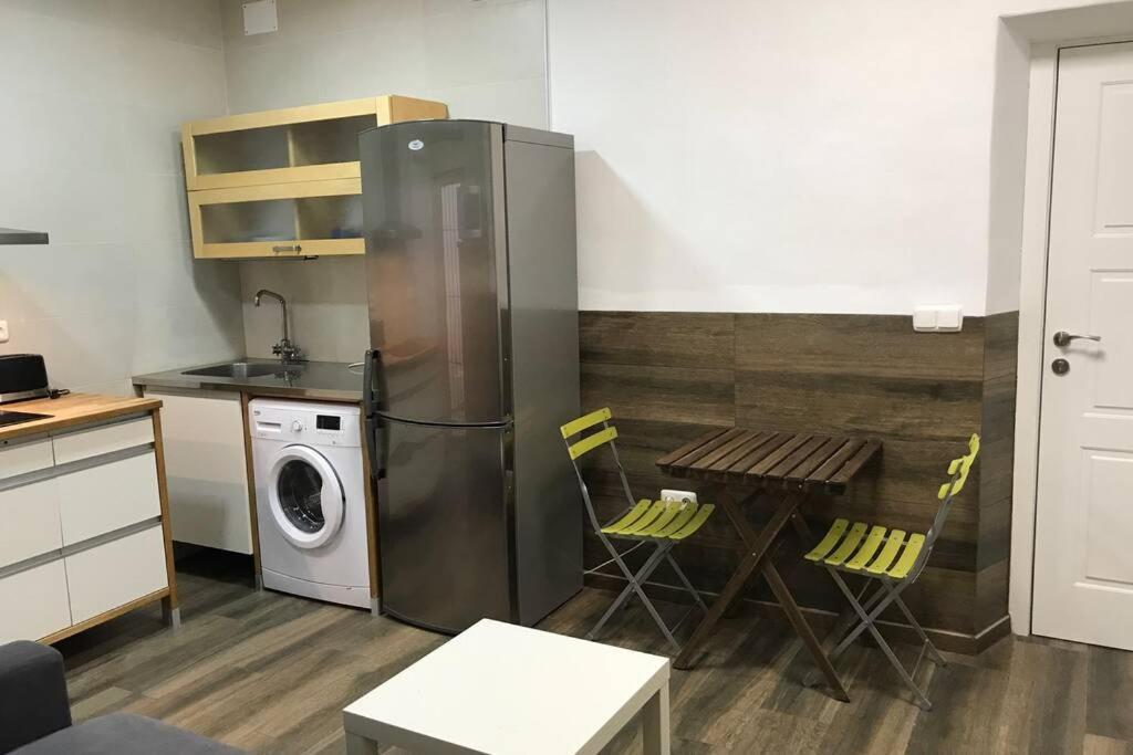 Bonito Apartamento Junto A Paseo De La Bomba Granada