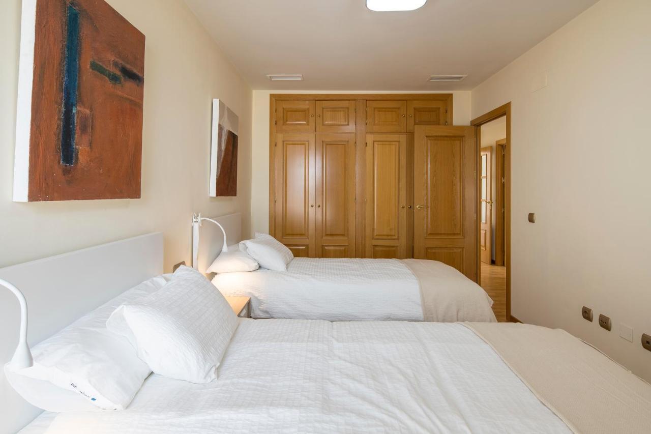 Atico Granada, Penthouse, 18-19th Floor, Centre, Views, Terrace, Free Parking * Granada