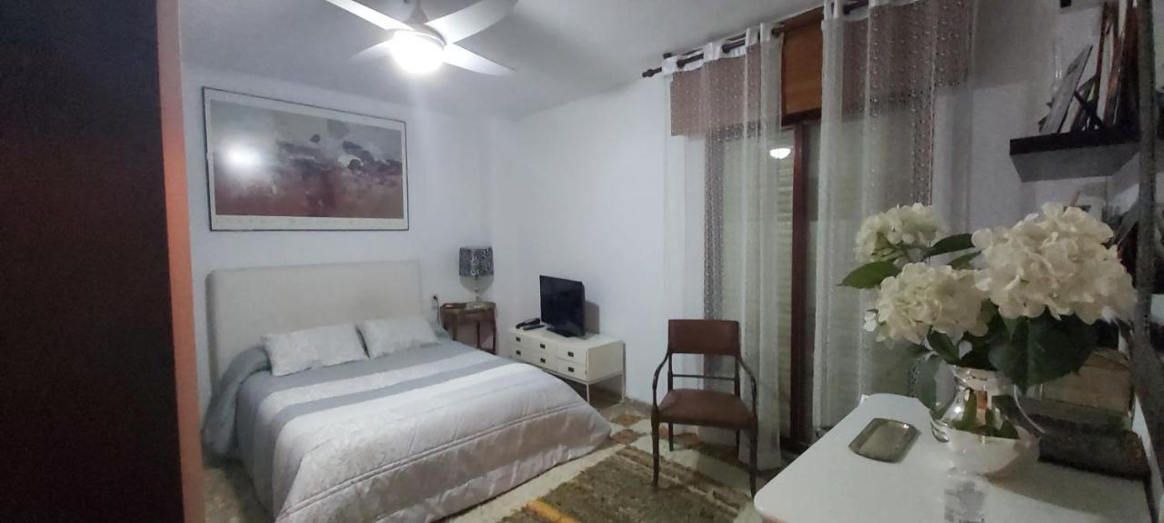 Lola.- De Matrimonio, Con Bano Privado