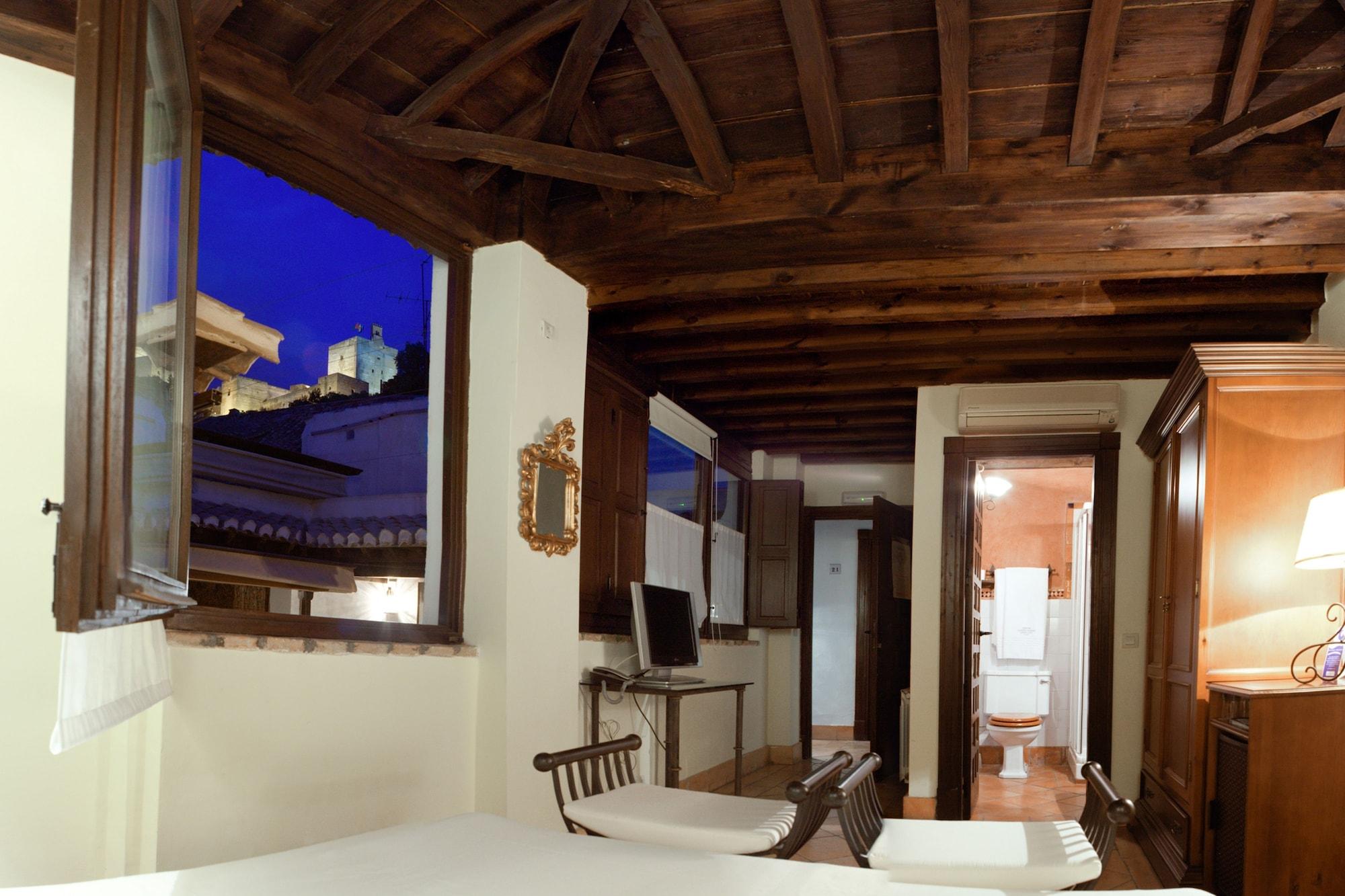 Casa Del Capitel Nazarí