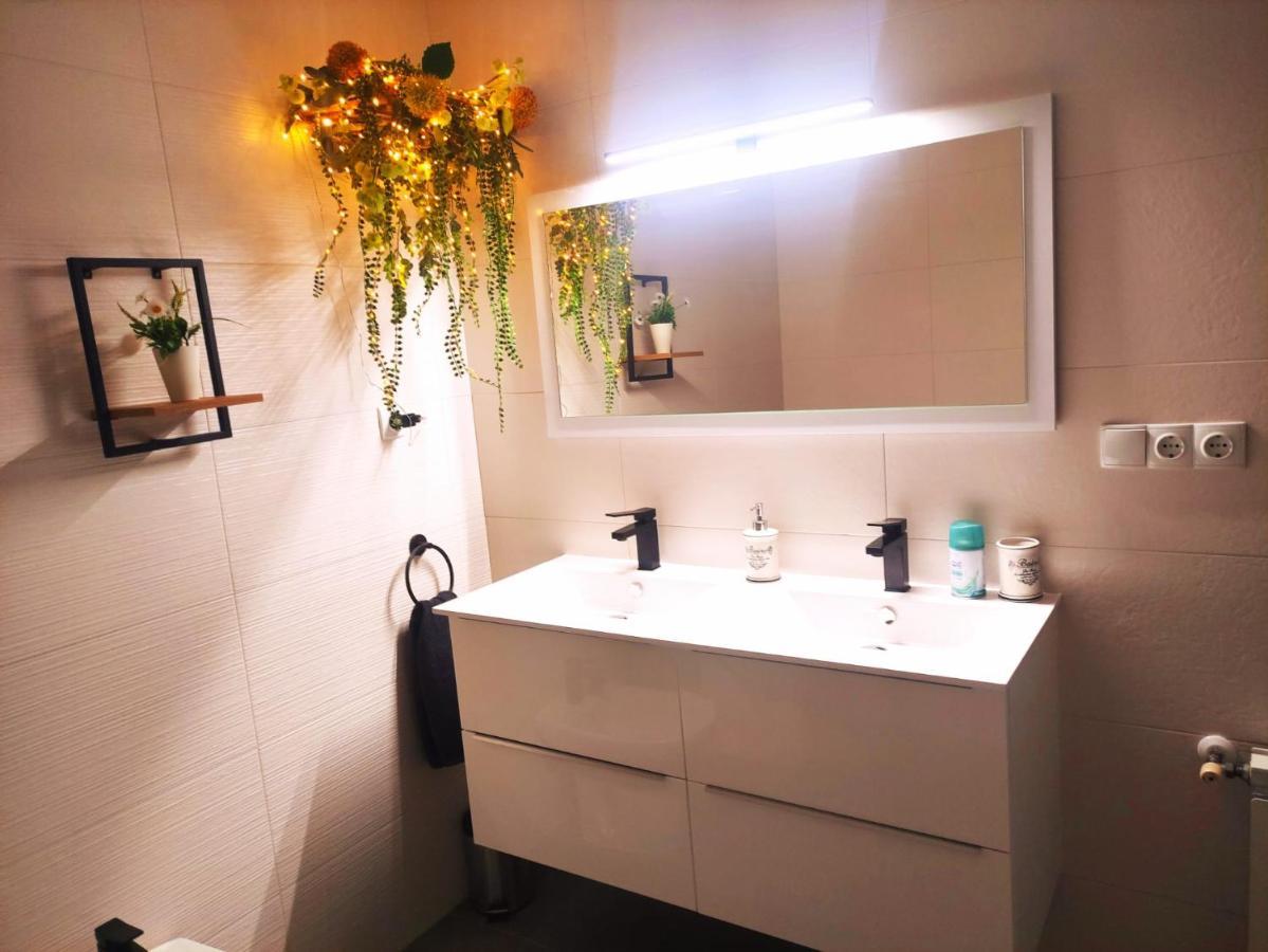 Rosalia 5 Estrellas - Garaje Free Apartamento Granada
