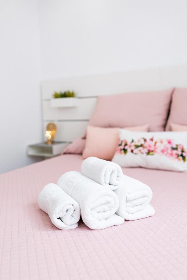 Trendy And Bright Apartment Granada