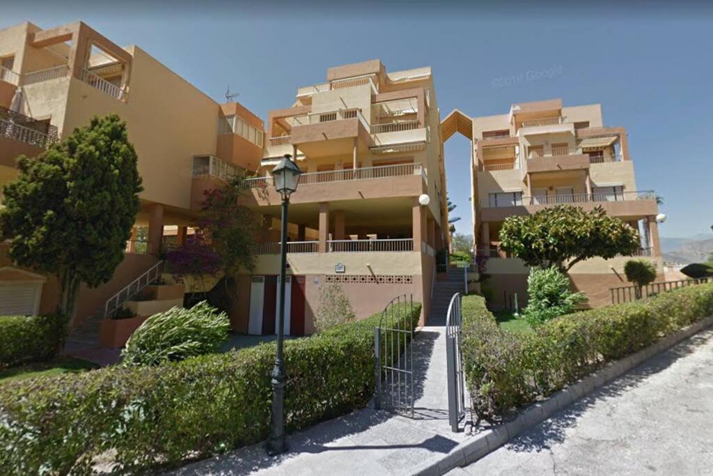 Con La Playa A 200 Metros Apartamento Granada