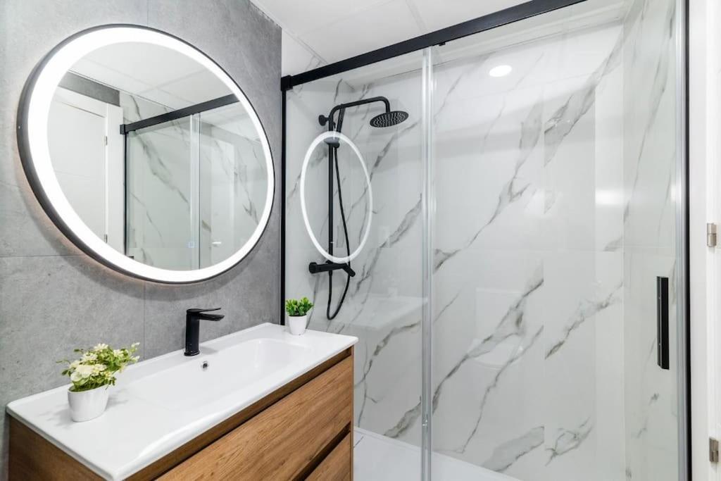Modern Close To The City Center And Alhambra *
