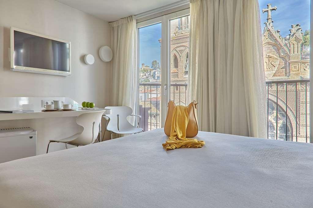 Five Senses And Hotel