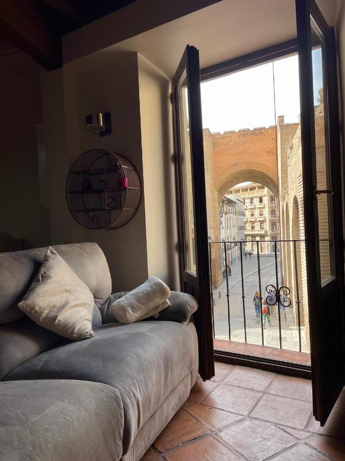 Sleep In Historic Puerta Elvira Apartamento