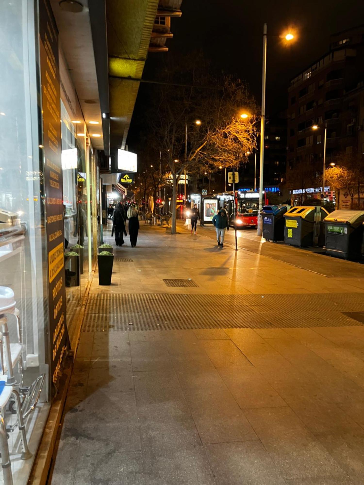 Apartamento En Camino De Ronda De Dos Y Salon * Granada