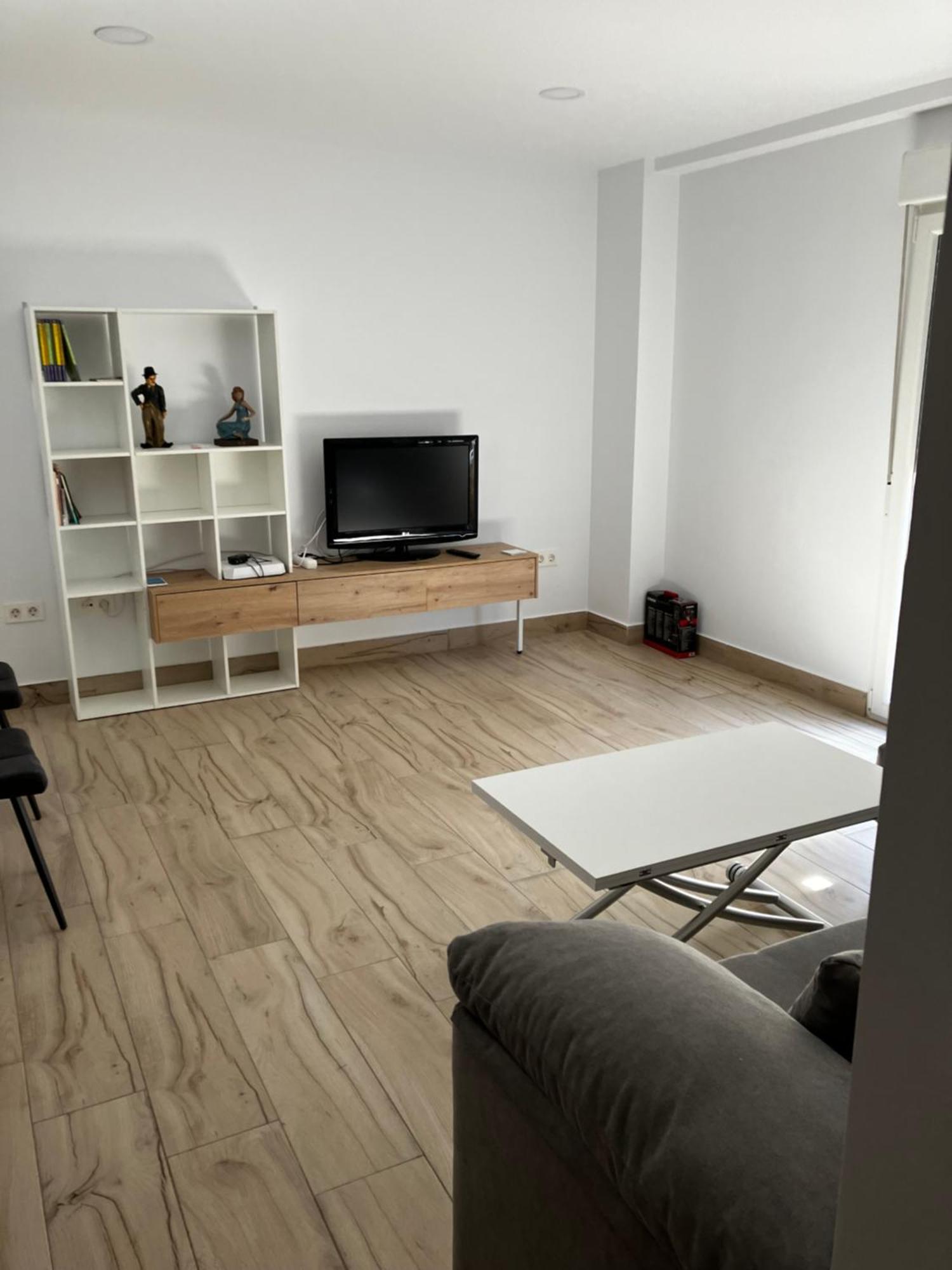 Apartamento En Camino De Ronda De Dos Y Salon Apartamento