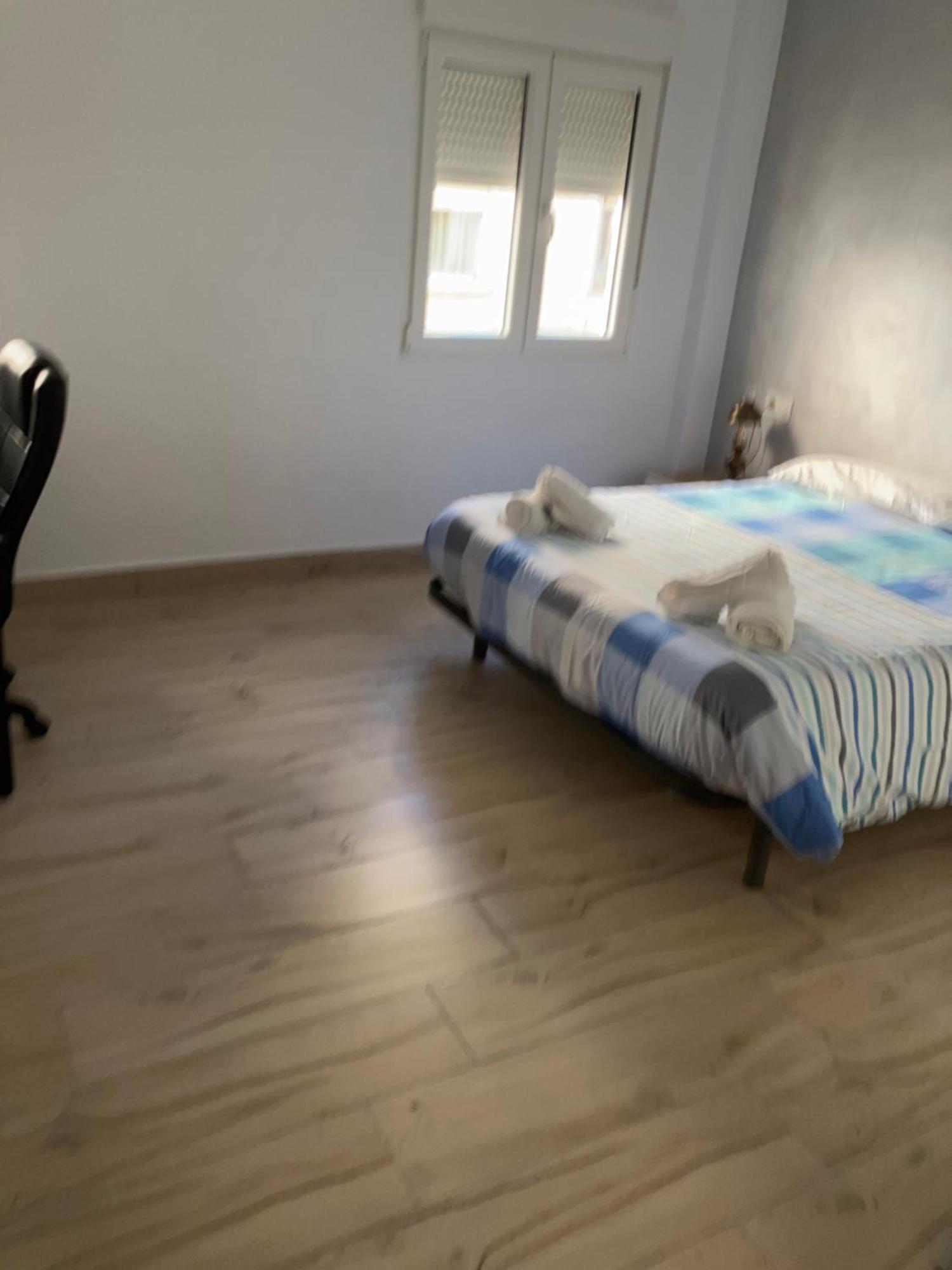 Apartamento En Camino De Ronda De Dos Y Salon * Granada