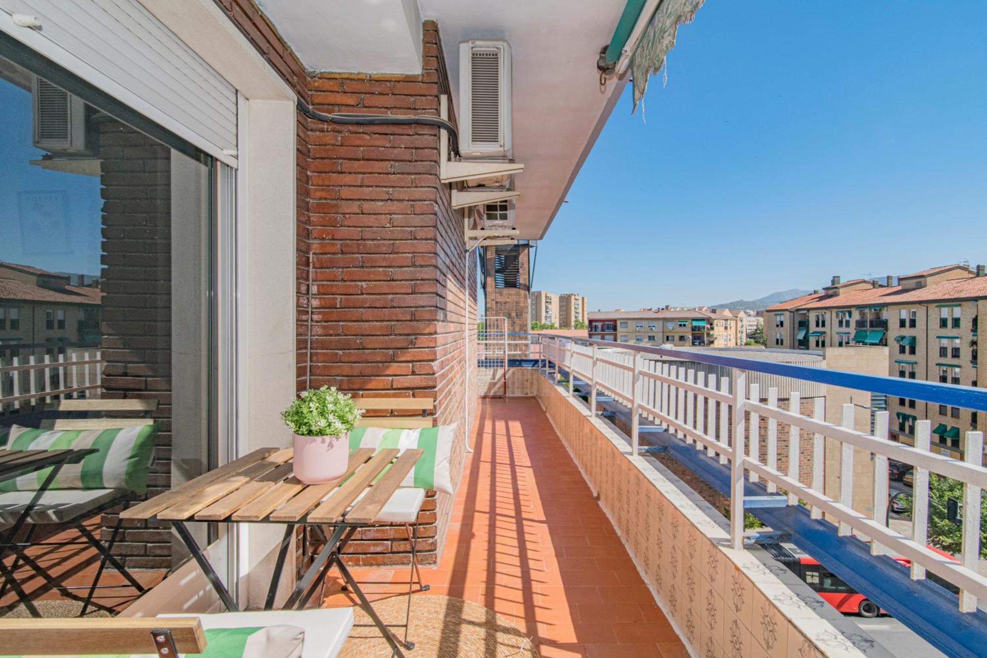Delfin Retreat Con Terraza Junto A Parada De Metro