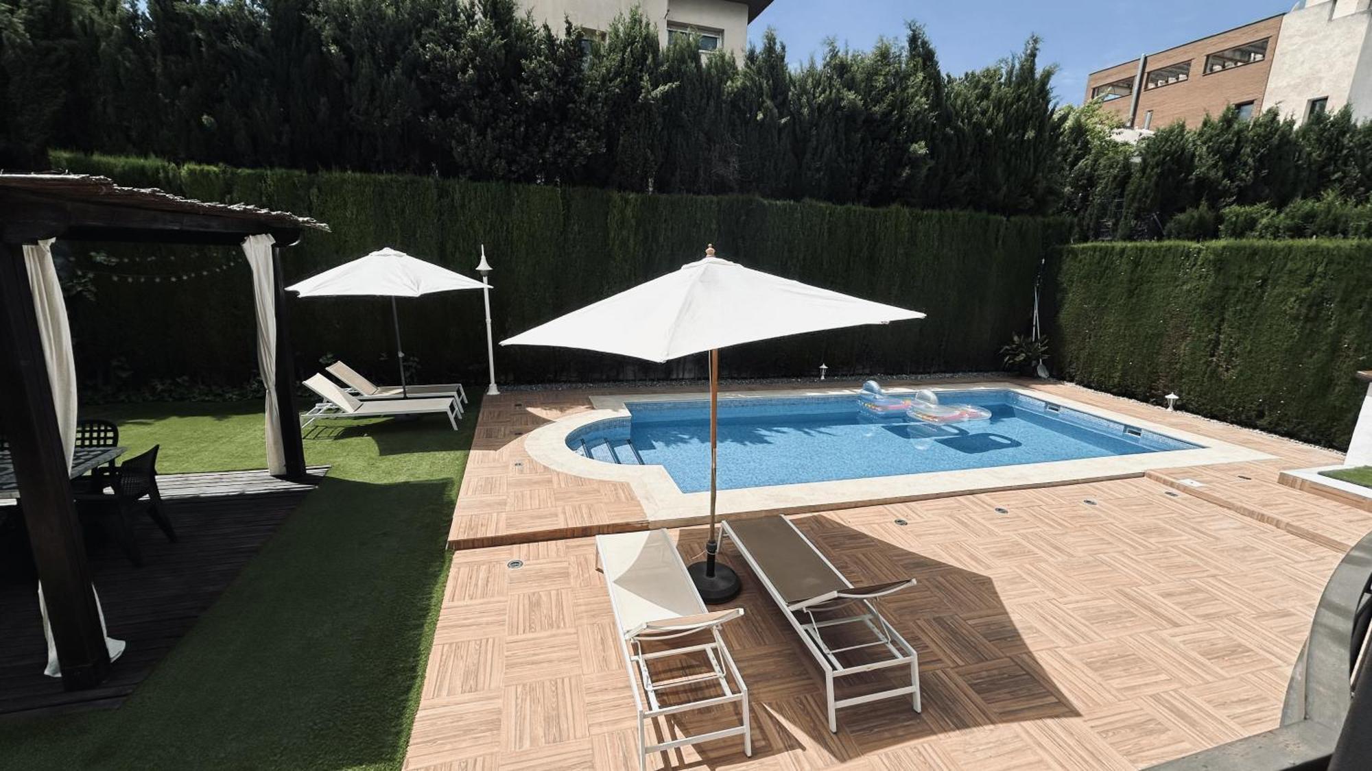 Extraordinaria Con Piscina Y Chimenea