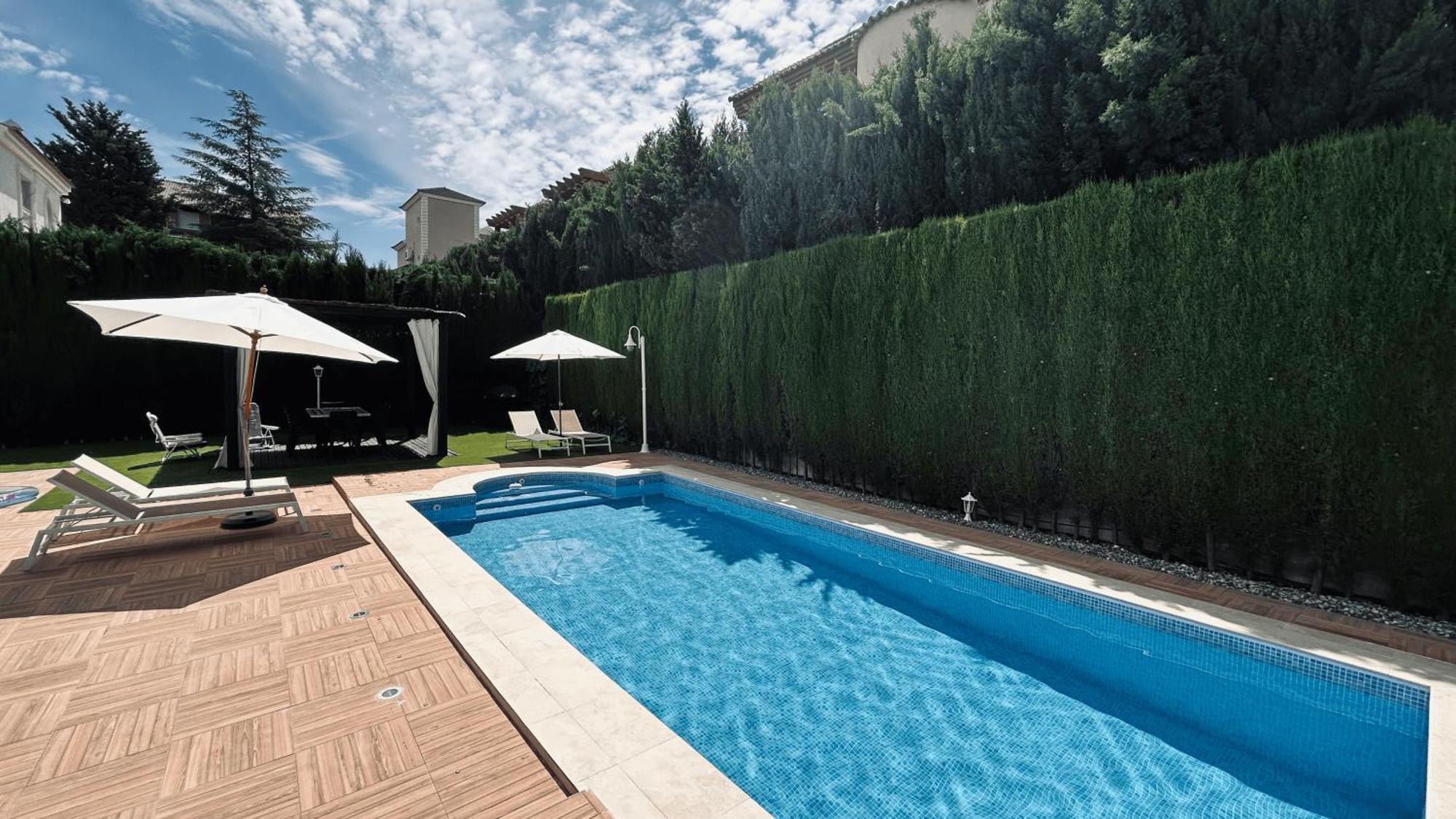 Extraordinaria Con Piscina Y Chimenea