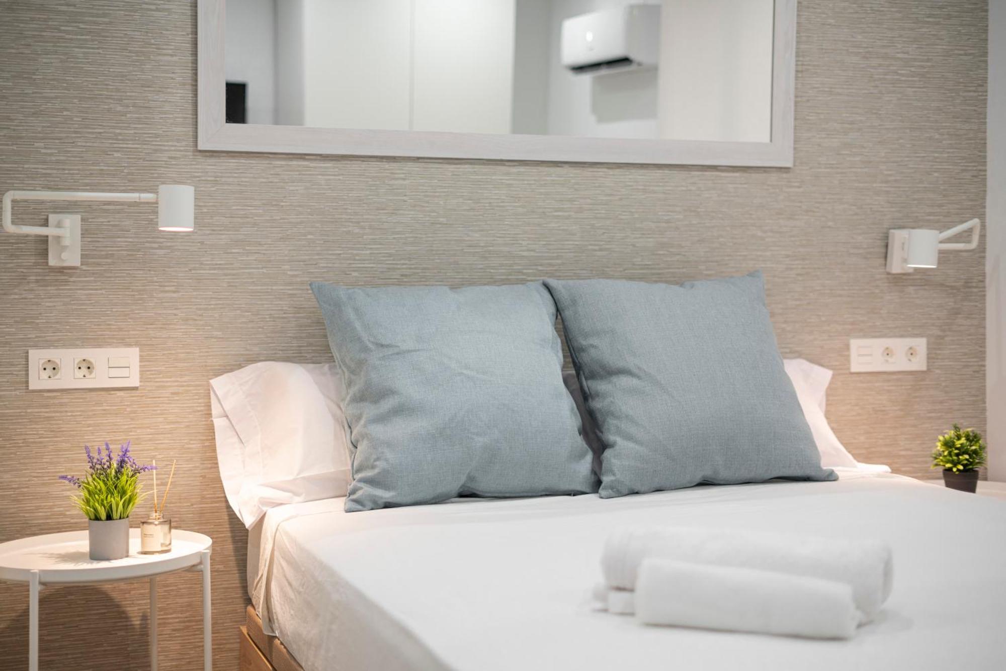 Estudio Deluxe En Jardines Del Triunfo - *