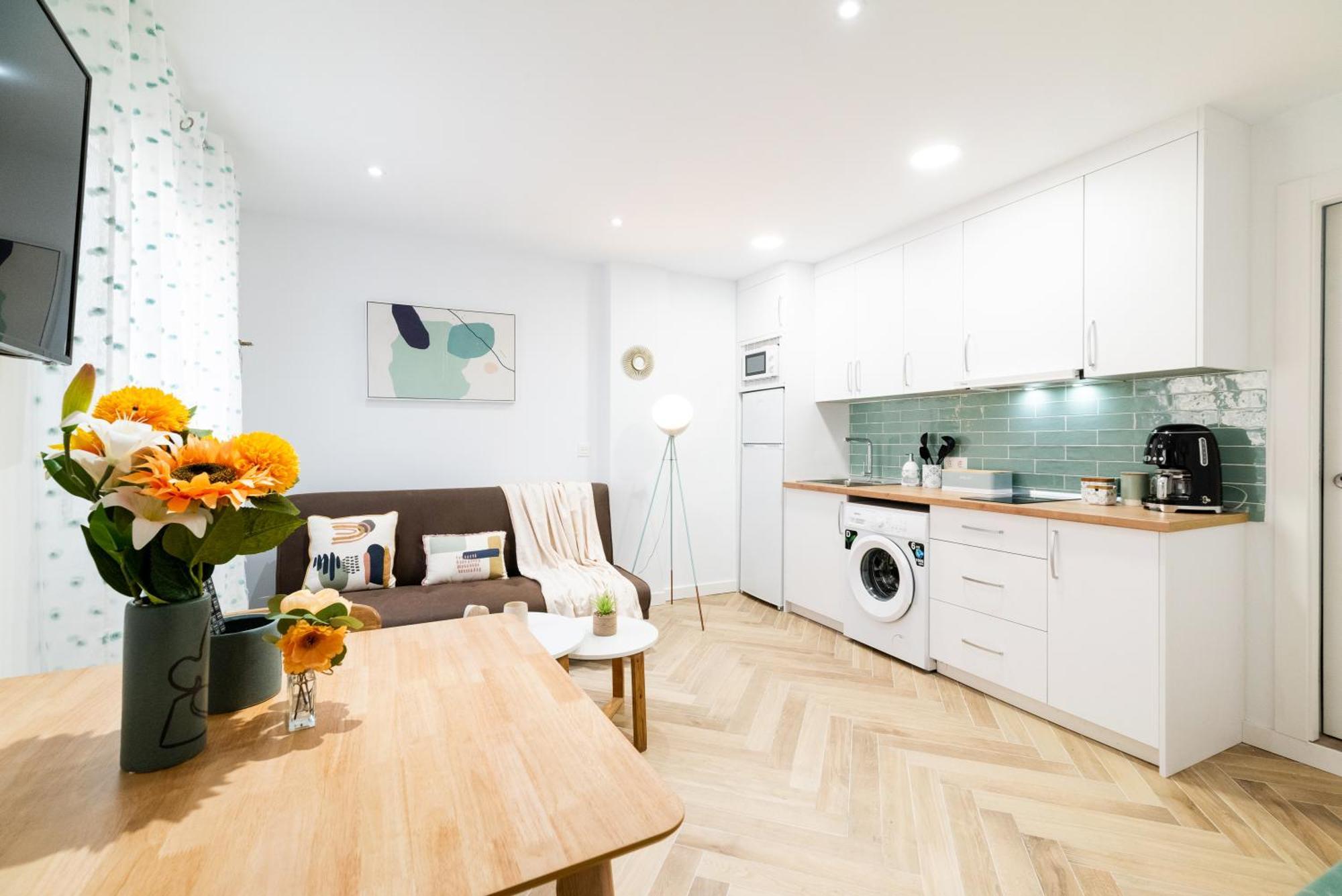 Rolando House, Free Parking