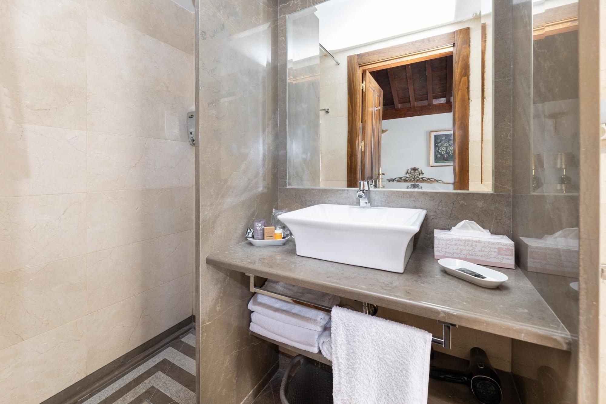 Apartamento En Pleno Centro, Aljibe Rodrigo Del Campo 2b *