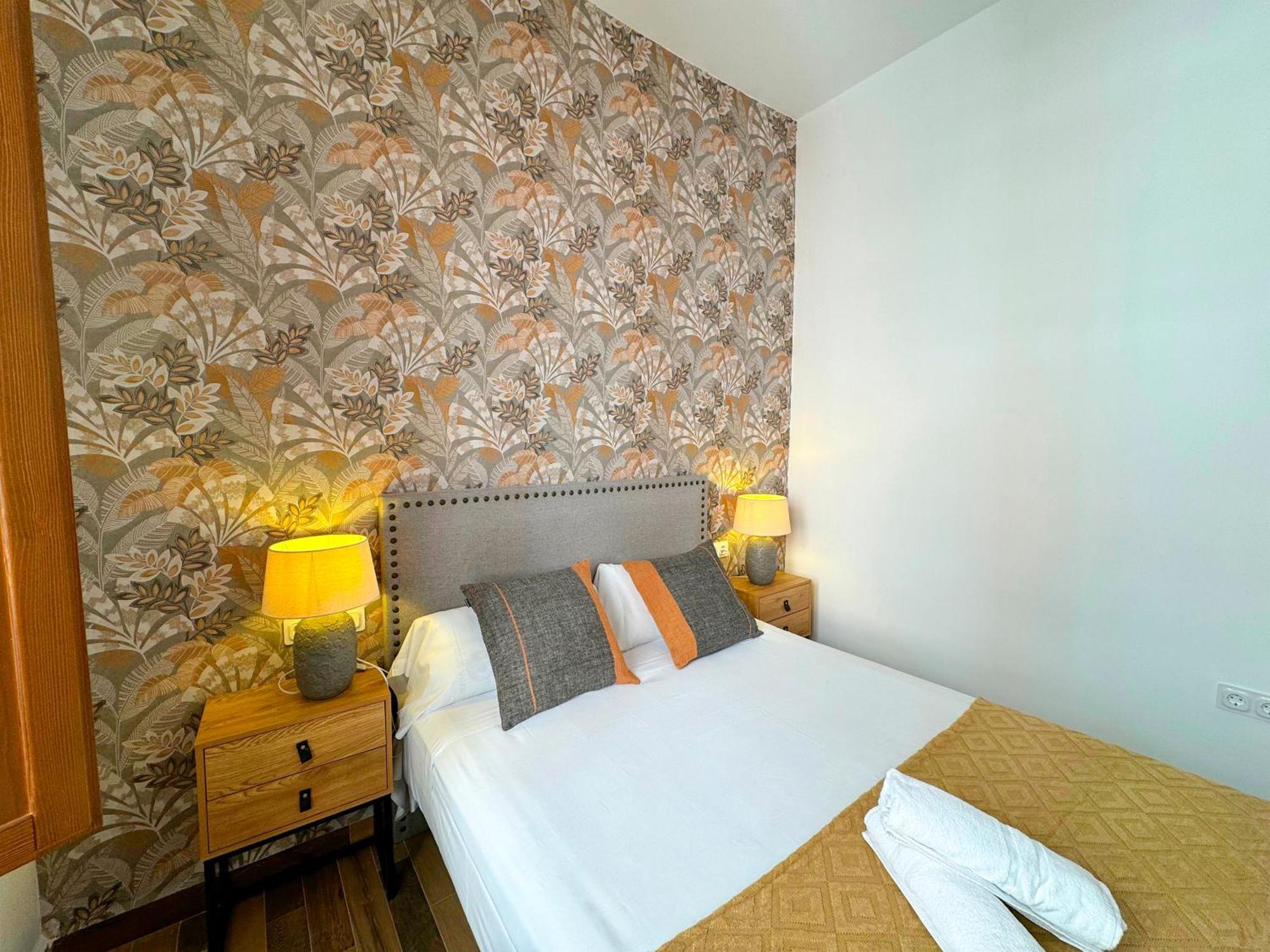 Plaza San Agustin 3000 Apartment