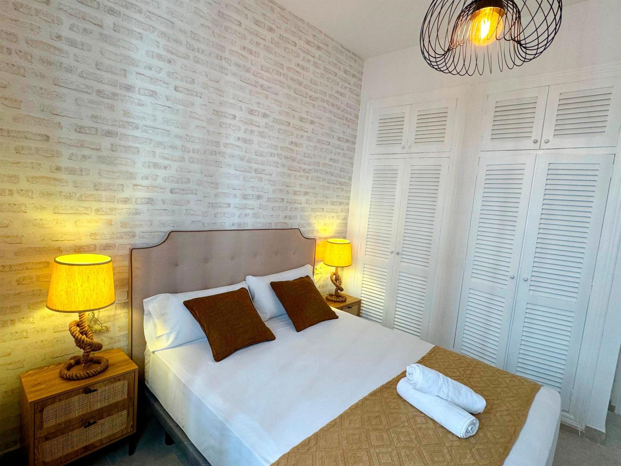 Plaza San Agustin 3000 Apartment