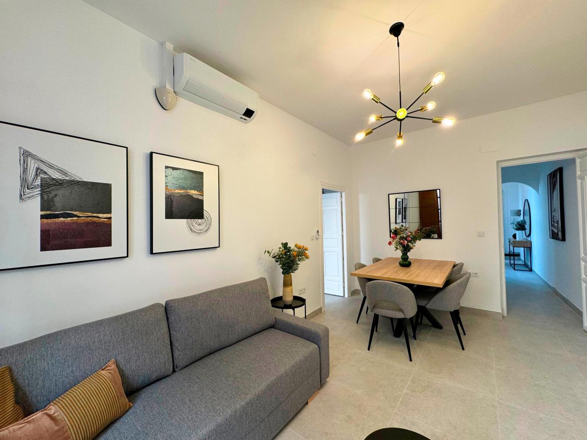 Plaza San Agustin 3000 Apartment