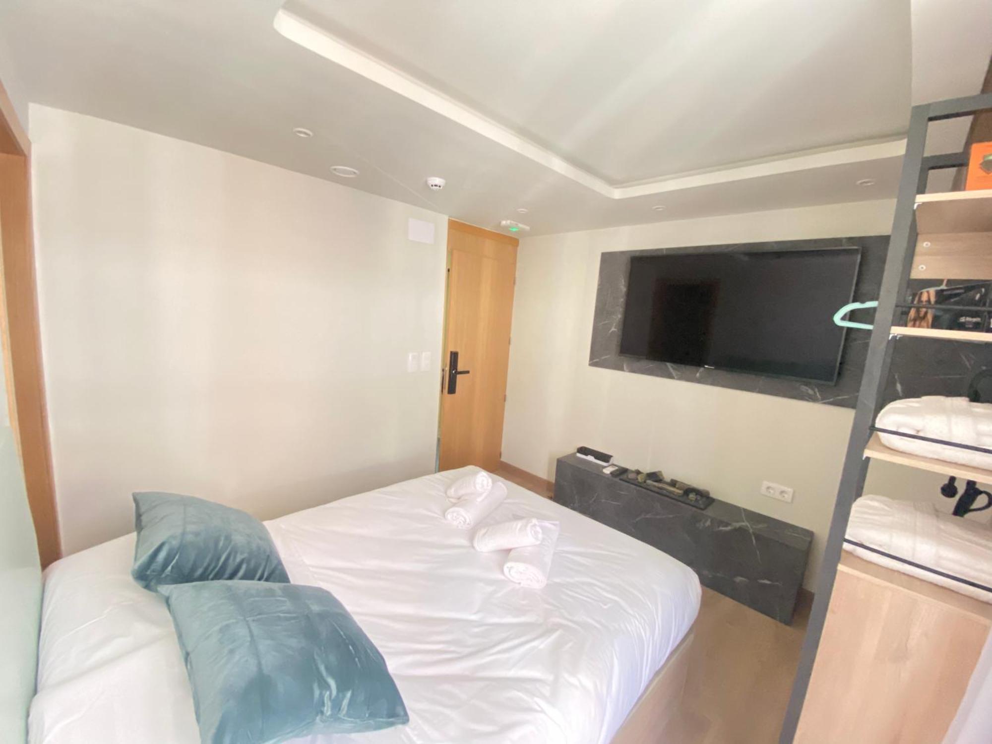 Hostal Futurotel Space Garden *
