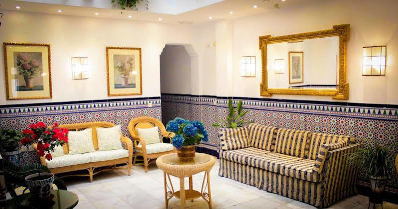 Jardines Hotel 2*