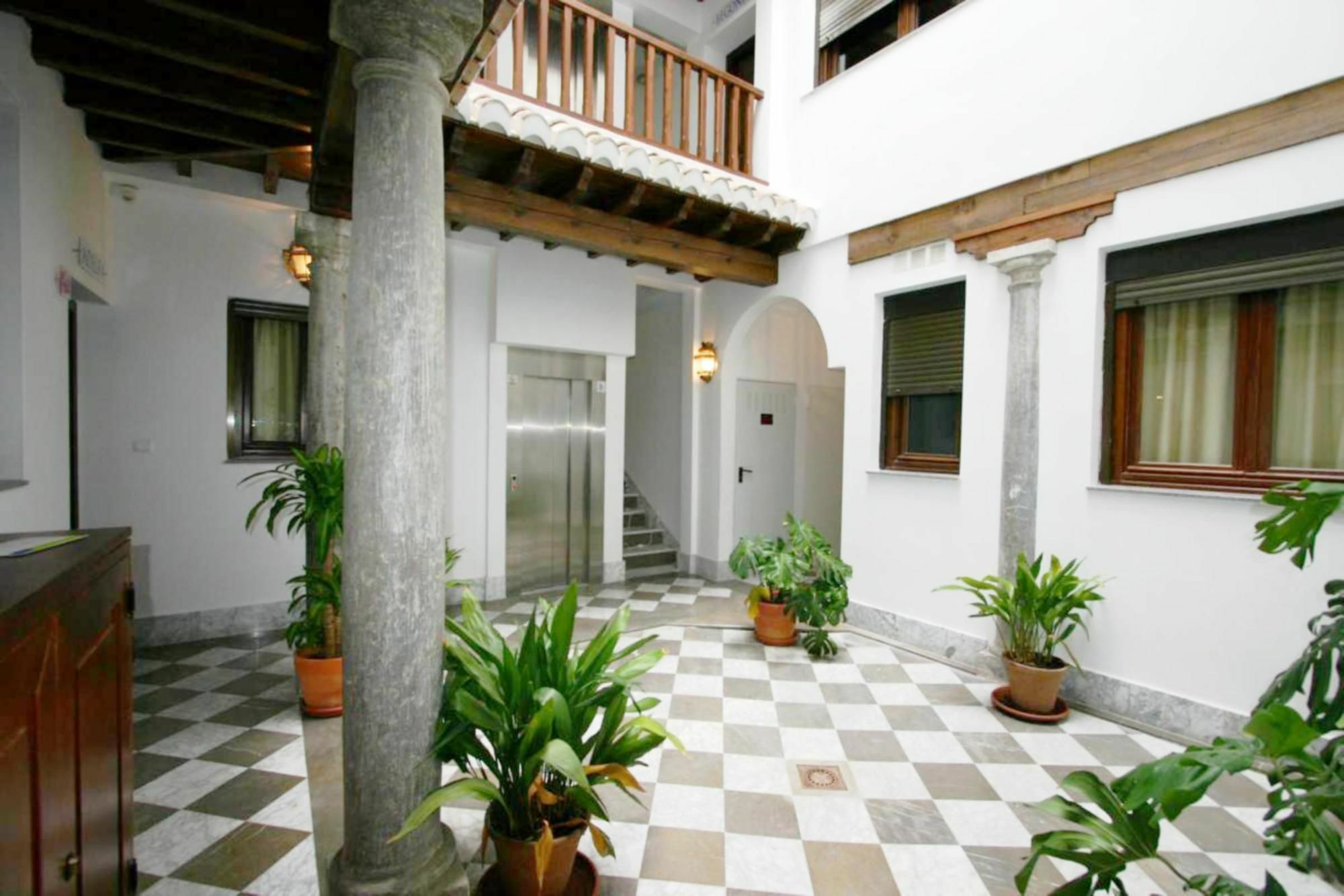 Mercader De Sedas Granada
