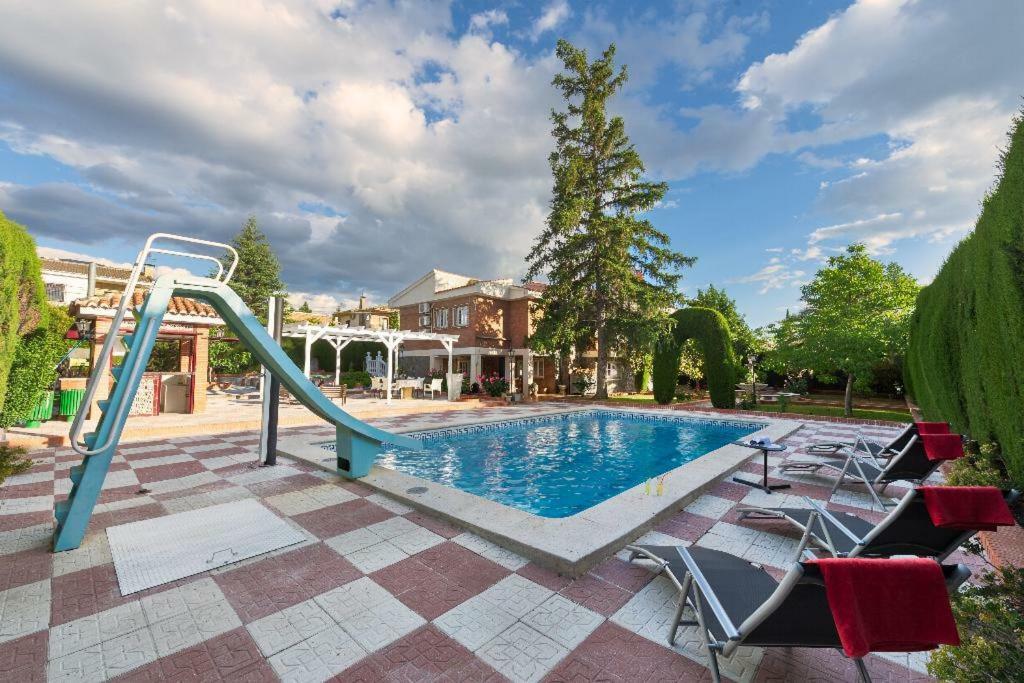 Villa New. Luxury C&c. Jardín, Piscina Y Barbacoa Granada