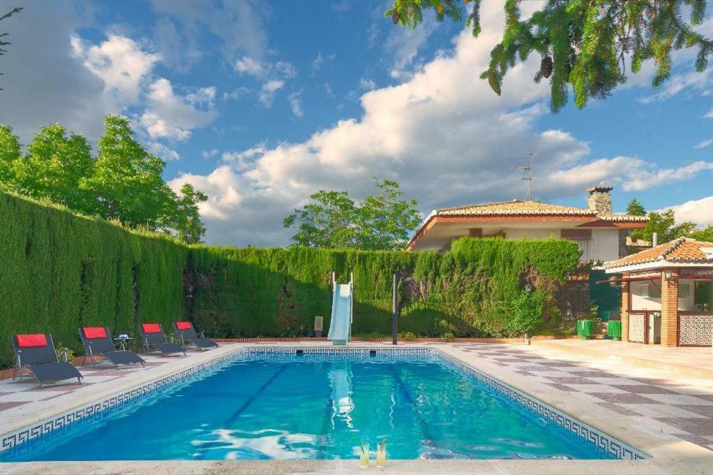 New. Luxury C&c. Jardín, Piscina Y Barbacoa Villa